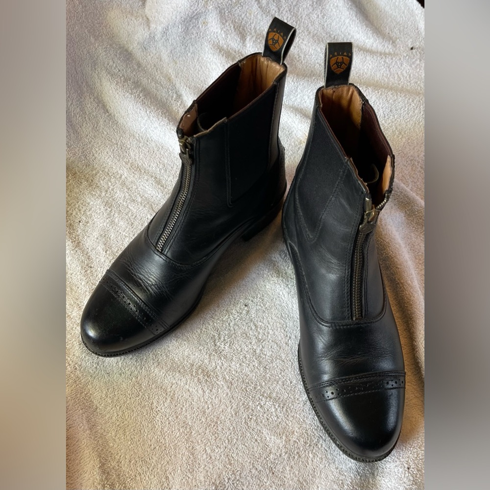 Men’s size 8 ARIAT PRO zip front paddock boots